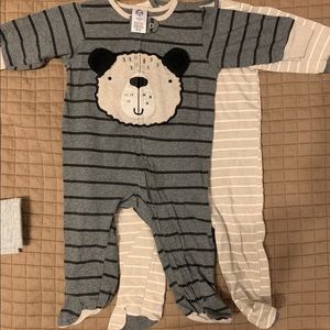 Set of onesies